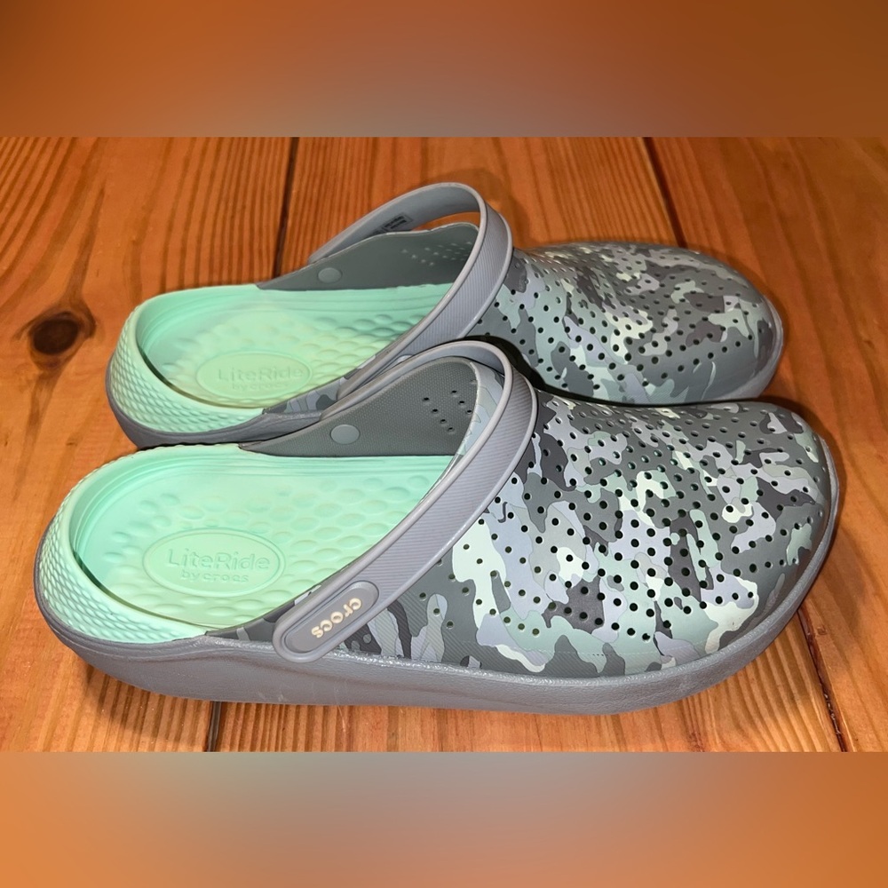 CROCS Adult literide -Camo Neo Mint/Light Grey Clogs- men’s 11